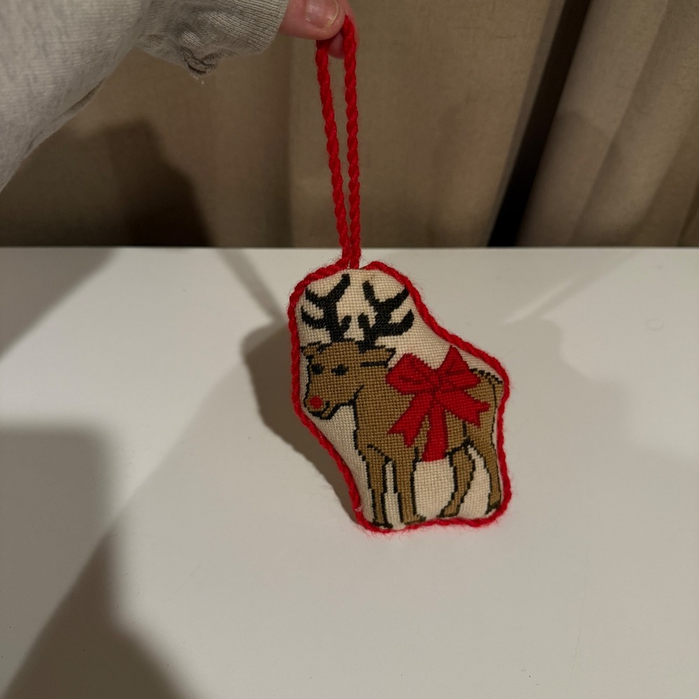 Handmade Needlepoint Reindeer Christmas Ornament Vintage Style Holiday 5"‎